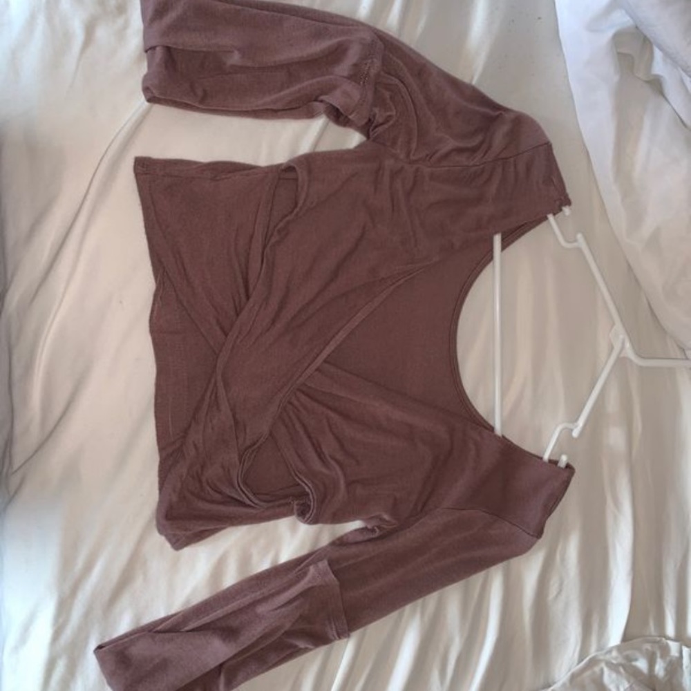 crossed long sleeve crop top
